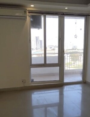 Room in 3 BHK Apartment at GPL Eden Heights, Sector 70 – for Rent