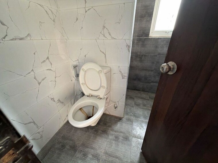 Bathroom, sector 22 3 Bedroom 1500 Sq.Ft. Builder Floor In Sector 22 Gurgaon 10698549