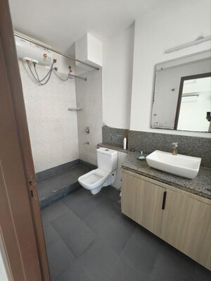 Kitchen in 3.5 BHK Apartment at Parsvnath Exotica, Sector 53 – for Rent