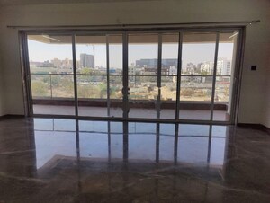 Room in 3 BHK Apartment at Prestige Lakeside Habitat, Varthur – for Rent