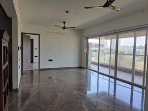 Room in 3 BHK Apartment at Prestige Lakeside Habitat, Varthur – for Rent