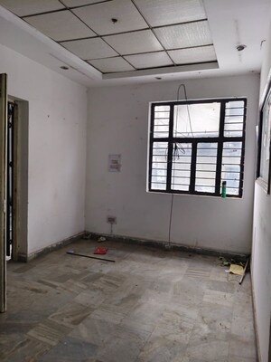 Room in  Warehouse at Sector 63 – for Rent