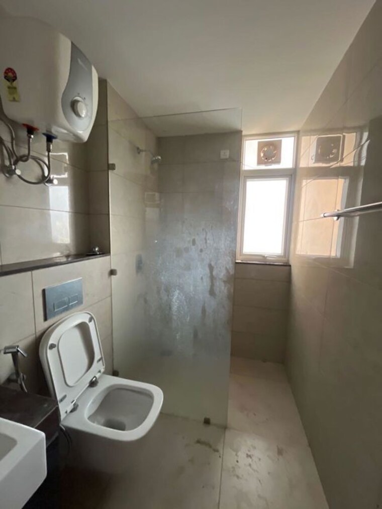 Bathroom, sector 23 3 Bedroom 1600 Sq.Ft. Builder Floor In Sector 23 Gurgaon 10698592