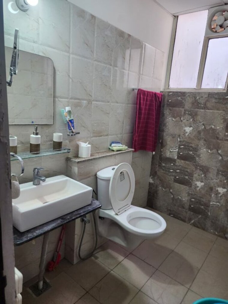 Bathroom, sushma-crescent 3 Bedroom 1860 Sq.Ft. Apartment In Dhakoli Zirakpur 10698605
