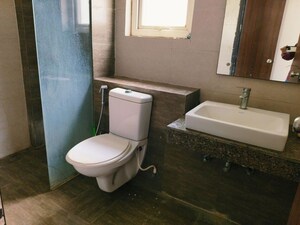 Bathroom in 2 BHK Builder Floor at Sector 21 – for Rent