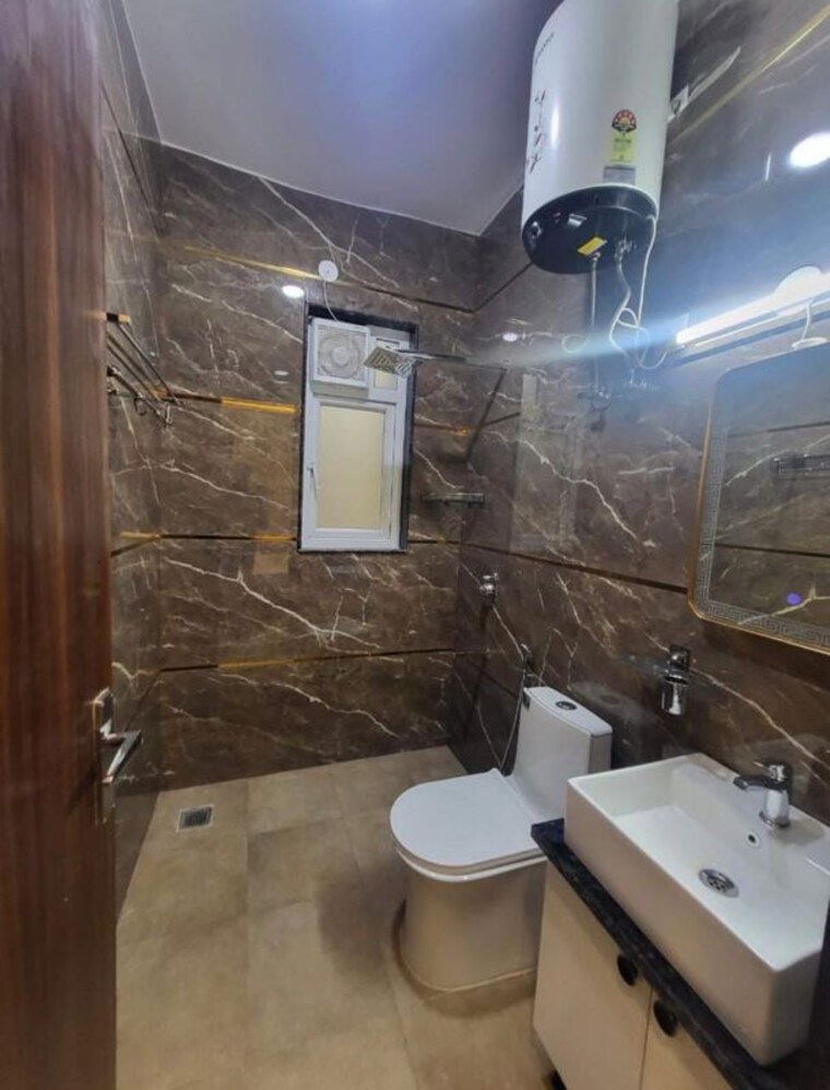 Bathroom, landmark-garden 4 Bedroom 2950 Sq.Ft. Apartment In Kalyani Nagar Pune 10698594