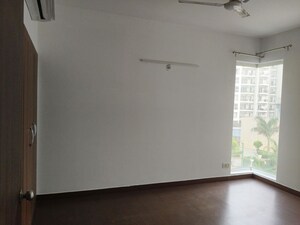 Room in 3 BHK Builder Floor at Sector 21 – for Rent