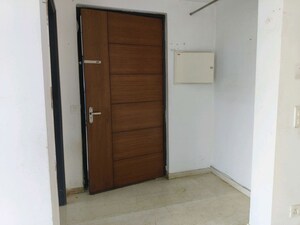 Room in 3 BHK Builder Floor at Sector 21 – for Rent