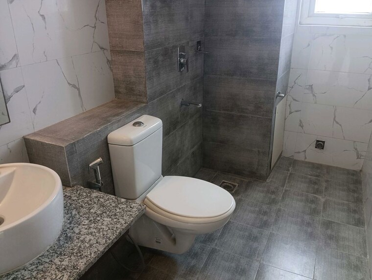 Bathroom, sector 22 2 Bedroom 1350 Sq.Ft. Builder Floor In Sector 22 Gurgaon 10698644