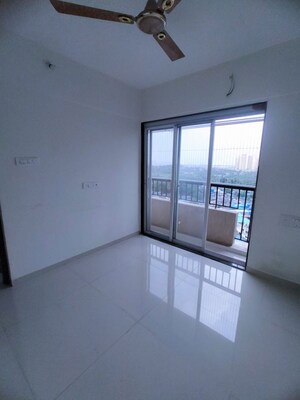 Room in 1 BHK Apartment at Metropolis Bayside, Kasarvadavali – for Rent