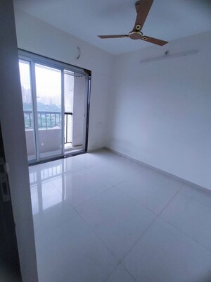 Room in 1 BHK Apartment at Metropolis Bayside, Kasarvadavali – for Rent