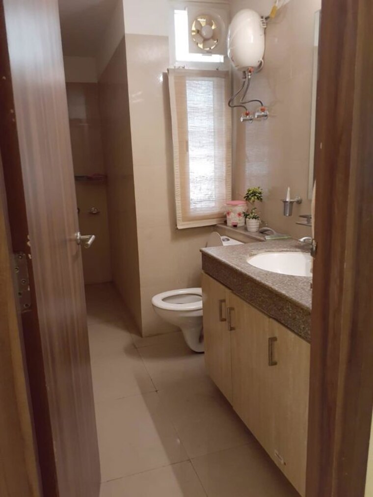 Bathroom, sector 21 3 Bedroom 1600 Sq.Ft. Builder Floor In Sector 21 Gurgaon 10698662