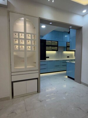 Room in 3 BHK Builder Floor at Sector 21 – for Rent
