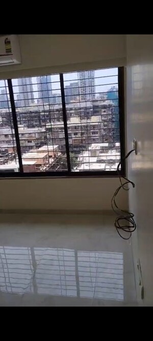 Room in 3 BHK Apartment at Ocean Heights Mumbai Central, Rto Colony – for Rent
