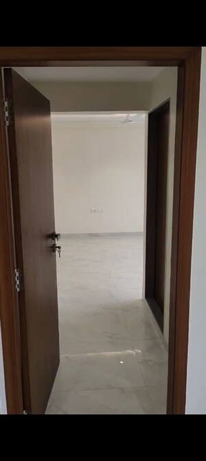 Room in 3 BHK Apartment at Ocean Heights Mumbai Central, Rto Colony – for Rent