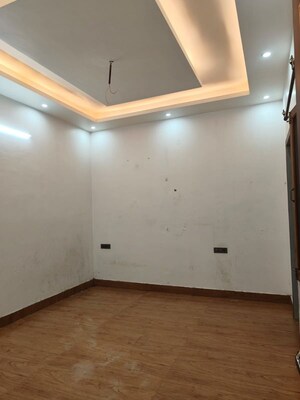 Room in 1 BHK Builder Floor at Aman Vihar – for Rent