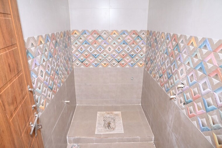Bathroom, mani-enclave-yapral 5 Bedroom 3321 Sq.Ft. Independent House In Yapral Hyderabad 10698463