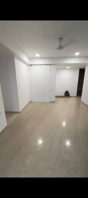Room in 2 BHK Apartment at Lodha The Park, Worli – for Rent