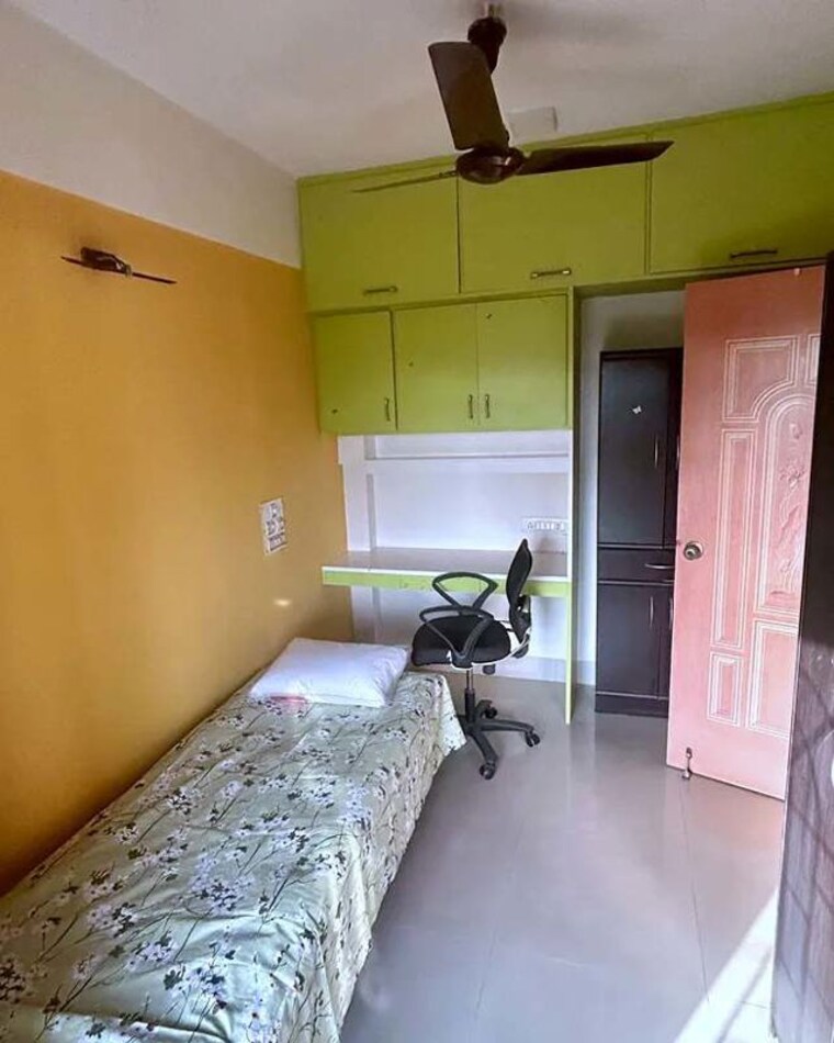 Room, kandivali east Pg For Boys & Girls In Kandivali East 10698690