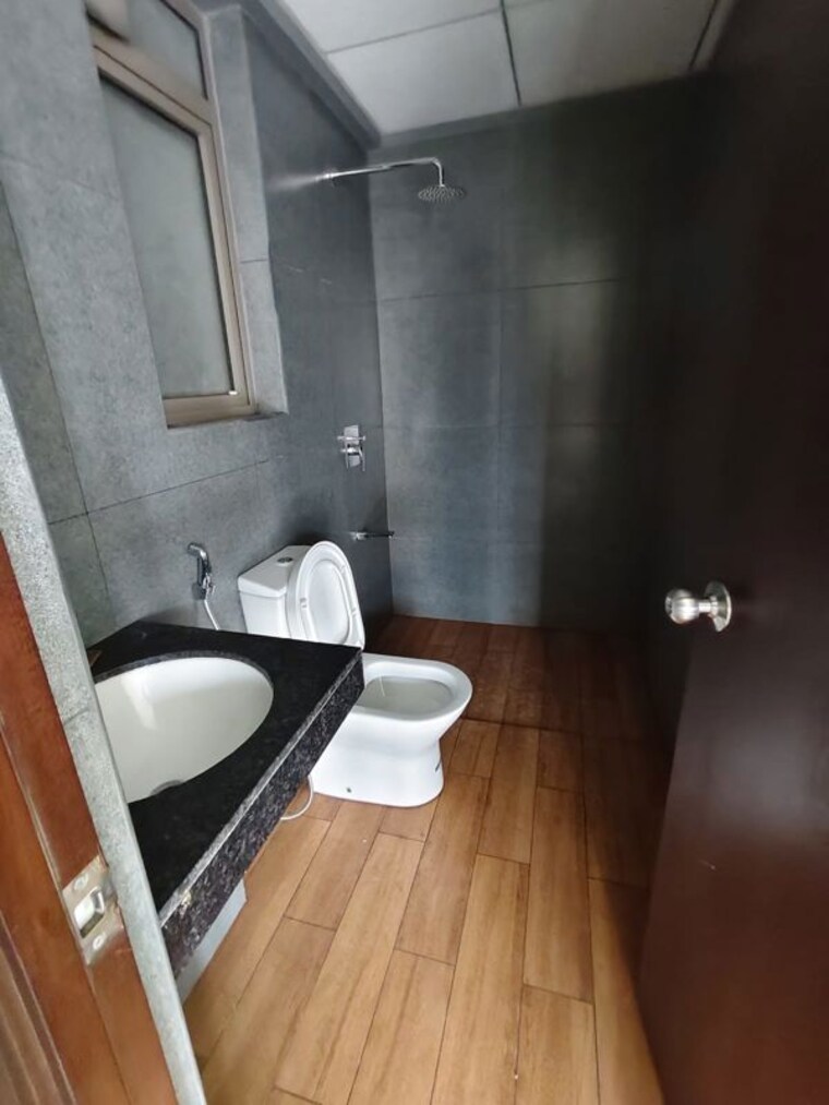 Bathroom, kalpataru-paramount-a 2 Bedroom 515 Sq.Ft. Apartment In Thane West Thane 10698754