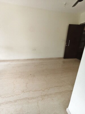 Room in 2 BHK Apartment at Kalpataru Paramount A, Thane West – for Rent