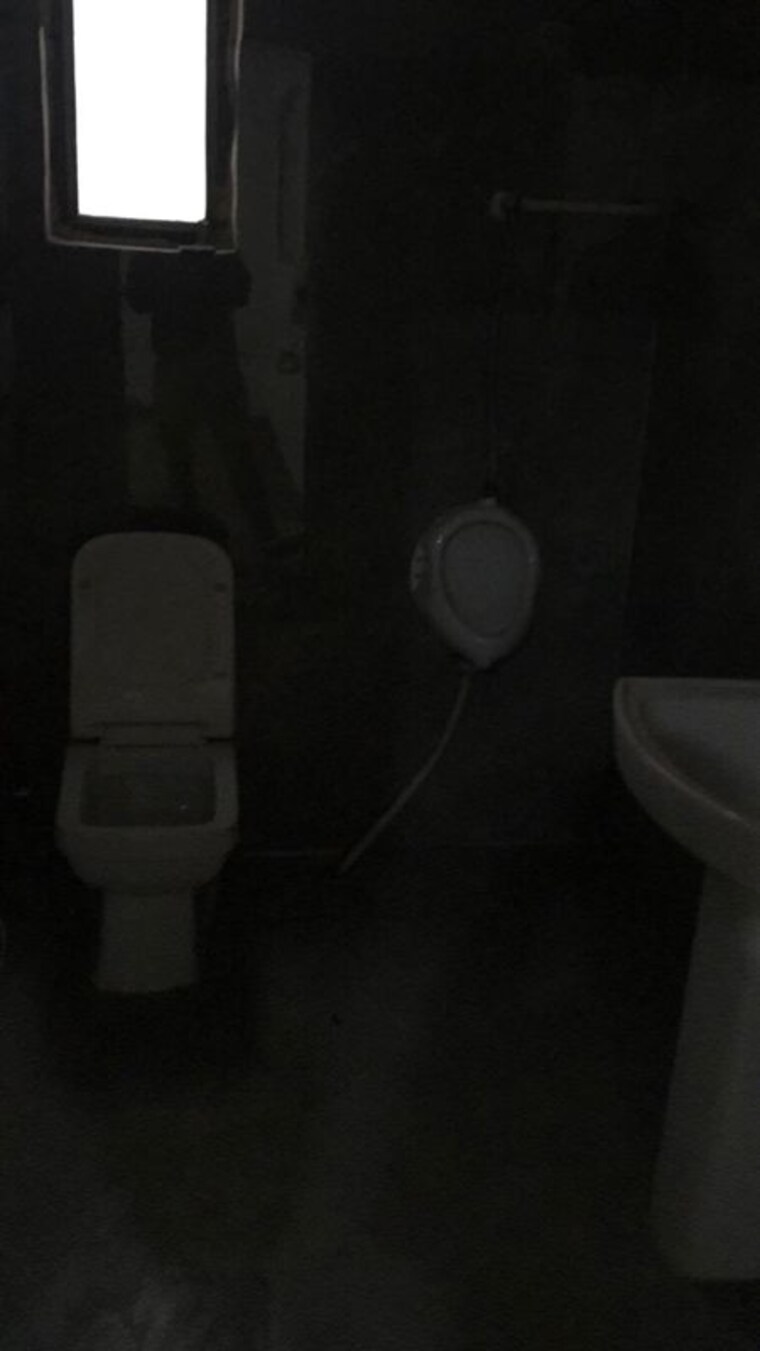 Bathroom, sector 63a Commercial Office Space in IT/SEZ 1100 Sq.Ft. In Sector 63a Noida 10698813
