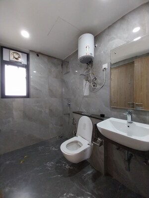 Bathroom in 1 BHK Builder Floor at Sector 21 – for Rent