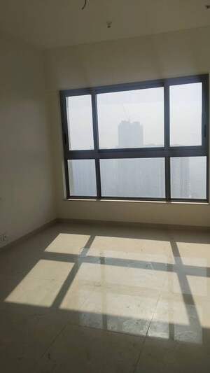 Room in 2 BHK Apartment at Kalpataru Paramount A, Thane West – for Rent