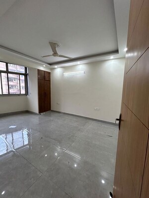 Room in 3 BHK Apartment at Dwarka – for Sale