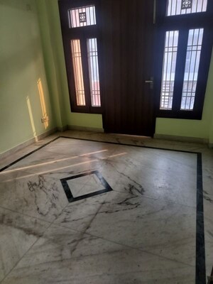 Room in 3 BHK Builder Floor at Sector 52 – for Rent