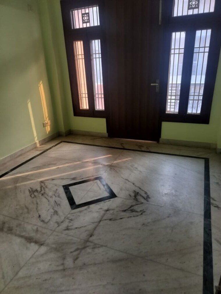 Room, sector 52 3 Bedroom 1600 Sq.Ft. Builder Floor In Sector 52 Gurgaon 10698834