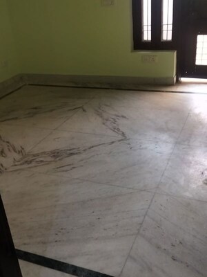 Room in 3 BHK Builder Floor at Sector 52 – for Rent