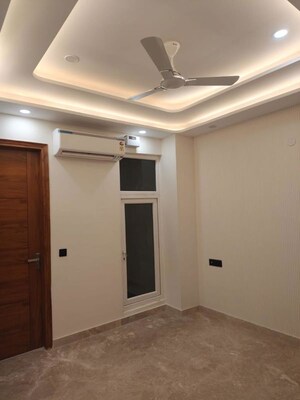 Room in 3.5 BHK Apartment at Vipul Belmonte, Sector 53 – for Sale