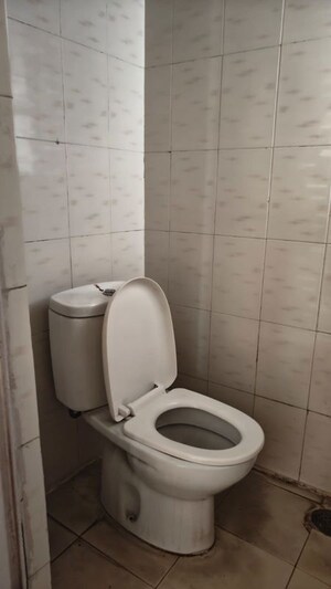 Bathroom in 1 BHK Apartment at Vasant Kunj – for Rent