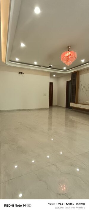 Room in 3 BHK Builder Floor at Sector 86 – for Sale