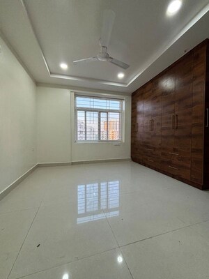 Room in 3 BHK Apartment at Aditya Capitol Heights, Hi Tech City – for Rent