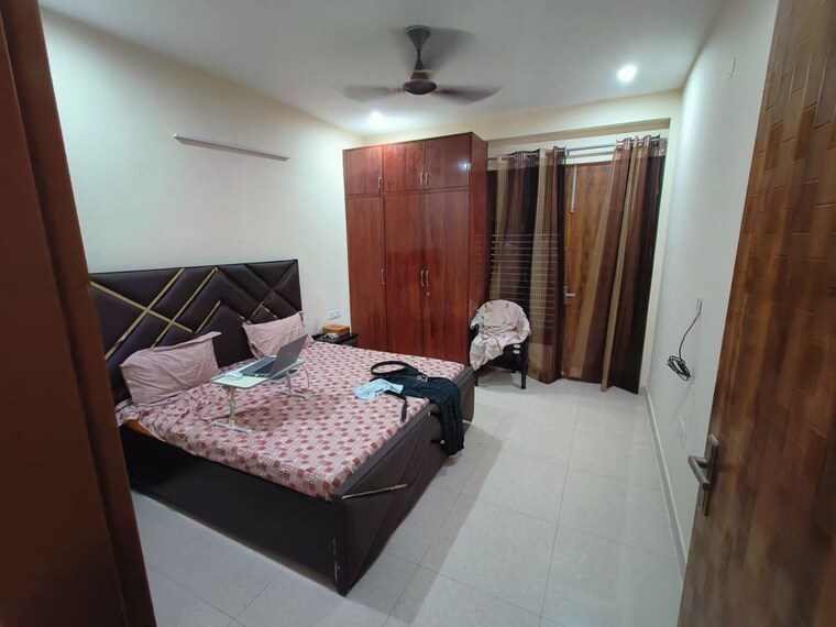 Bedroom, sector 52 3 Bedroom 1600 Sq.Ft. Builder Floor In Sector 52 Gurgaon 10698903
