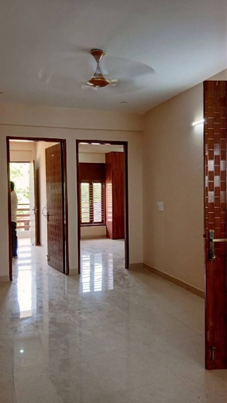 Room, sector 52 3 Bedroom 1600 Sq.Ft. Builder Floor In Sector 52 Gurgaon 10698903
