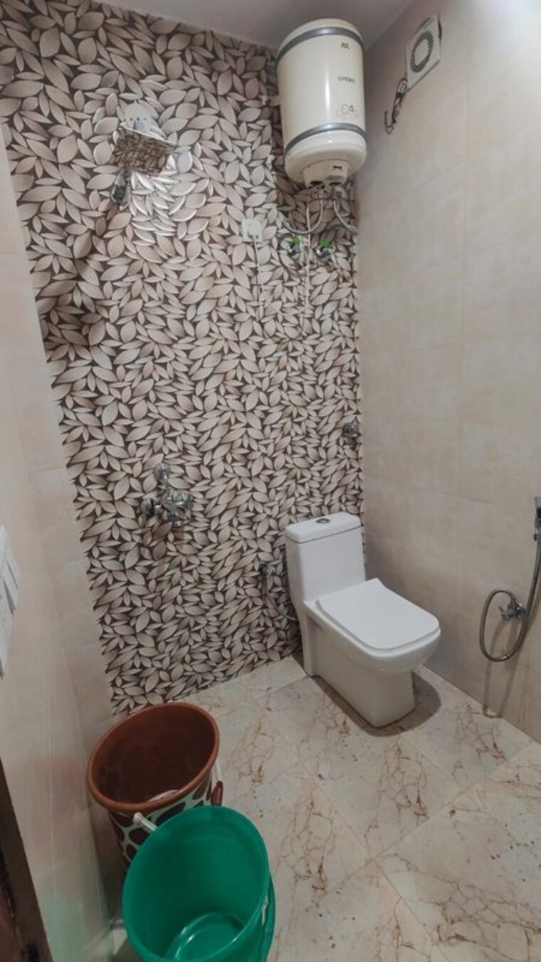 Bathroom, sector 52 3 Bedroom 1600 Sq.Ft. Builder Floor In Sector 52 Gurgaon 10698903