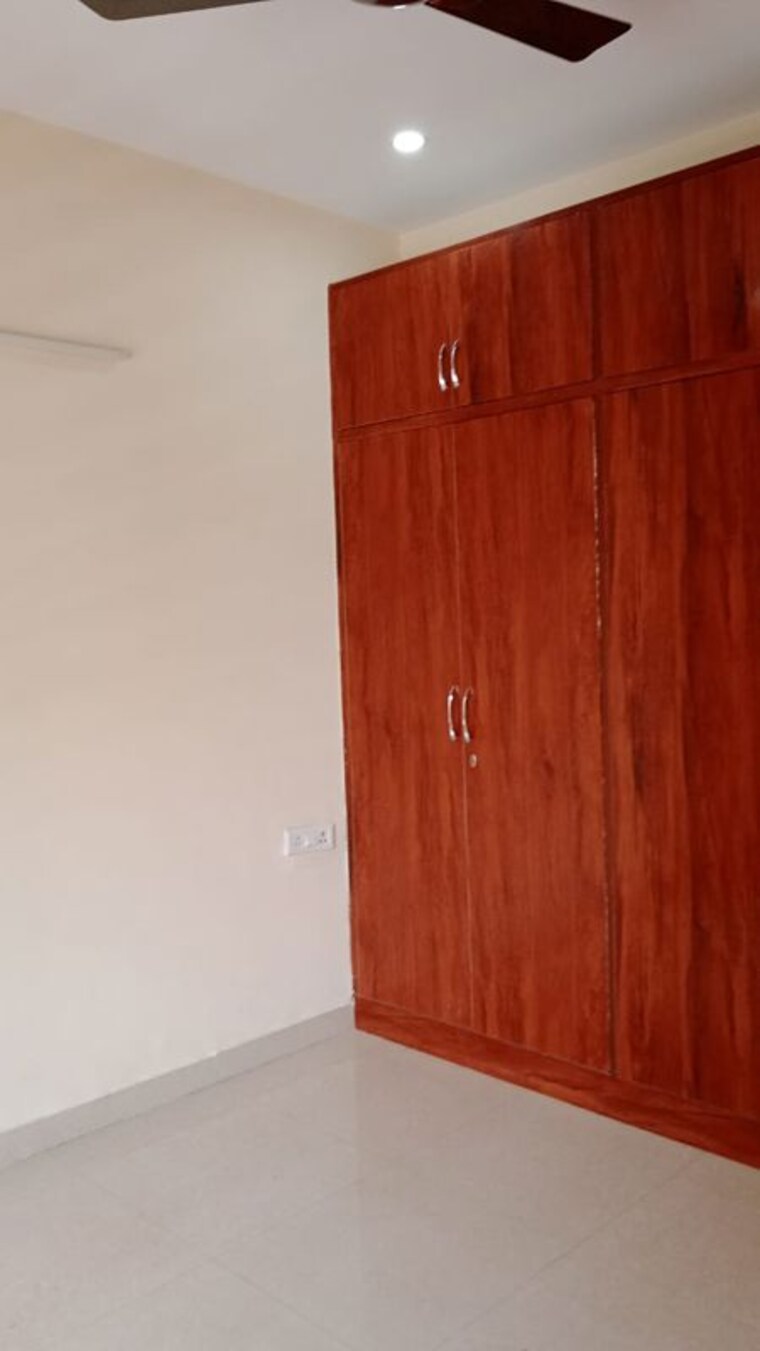 Room, sector 52 3 Bedroom 1600 Sq.Ft. Builder Floor In Sector 52 Gurgaon 10698903