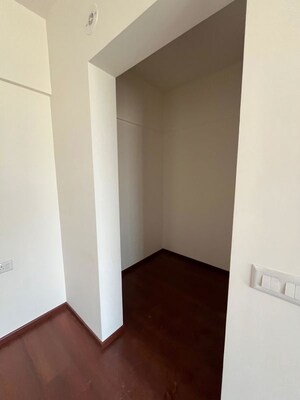 Room in 3 BHK Apartment at Amanora Elivate Tower, Hadapsar – for Rent