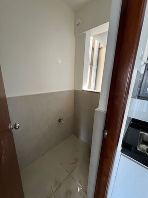 Room in 3 BHK Apartment at Amanora Elivate Tower, Hadapsar – for Rent