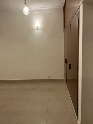 Room in 5 BHK Independent House at Golf Links – for Rent