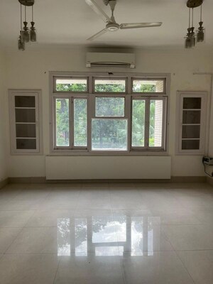 Room in 5 BHK Independent House at Golf Links – for Rent