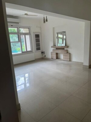 Room in 5 BHK Independent House at Golf Links – for Rent