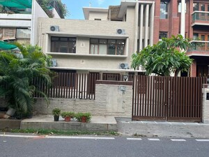 5 BHK Independent House – Exterior View View at Golf Links - for Rent