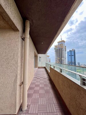 Building Lobby in 3 BHK Apartment at Lokhandwala Minerva Mahalaxmi, Mahalaxmi – for Rent