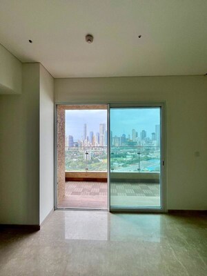 Room in 3 BHK Apartment at Lokhandwala Minerva Mahalaxmi, Mahalaxmi – for Rent