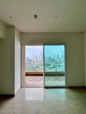Room in 3 BHK Apartment at Lokhandwala Minerva Mahalaxmi, Mahalaxmi – for Rent