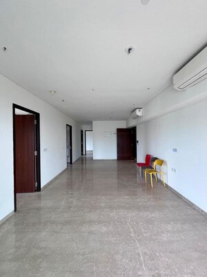 Room in 3 BHK Apartment at Lokhandwala Minerva Mahalaxmi, Mahalaxmi – for Rent